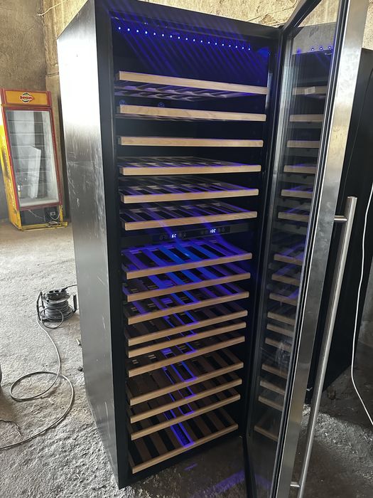 Хладилна витрина за вино