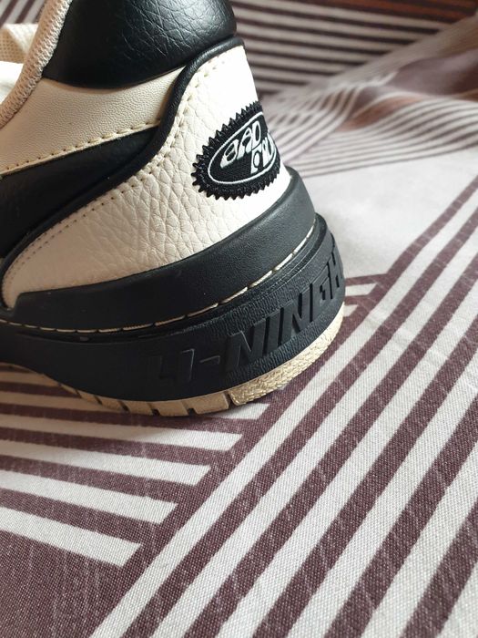 Продам оригинальные кросовки Li-Ning