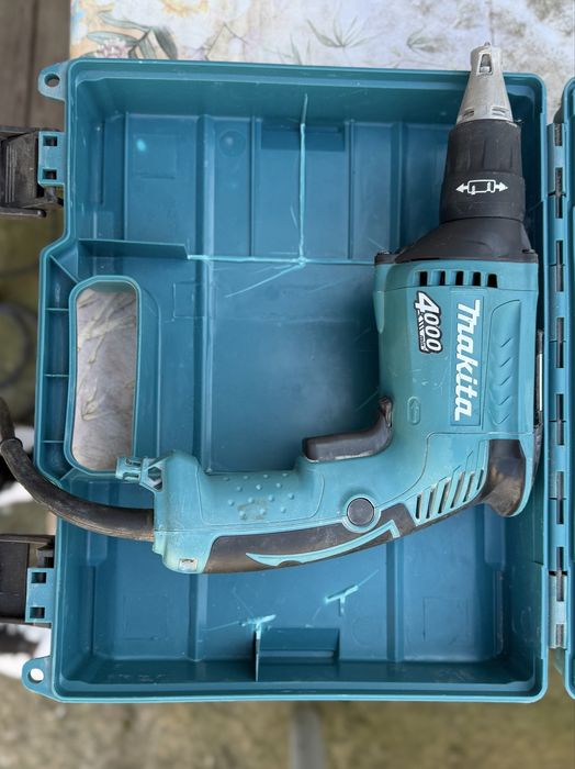 Makita Винтоверт за гипсокартон FS4000