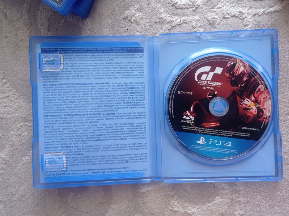PS4 Slim 500gb + 2 джойстика + 4 диска