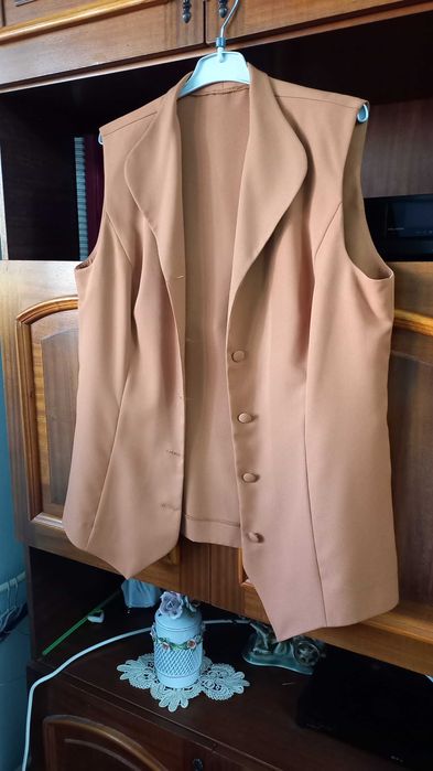 Compleu dama - Marimea 48 - 3piese- Sacou, bluza, fusta