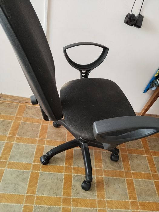 Срочно продам офисное кресло
