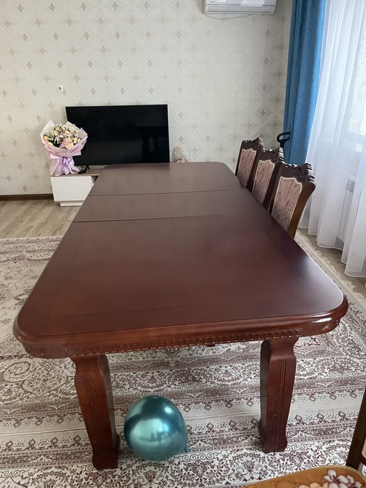 Стол со стульями
