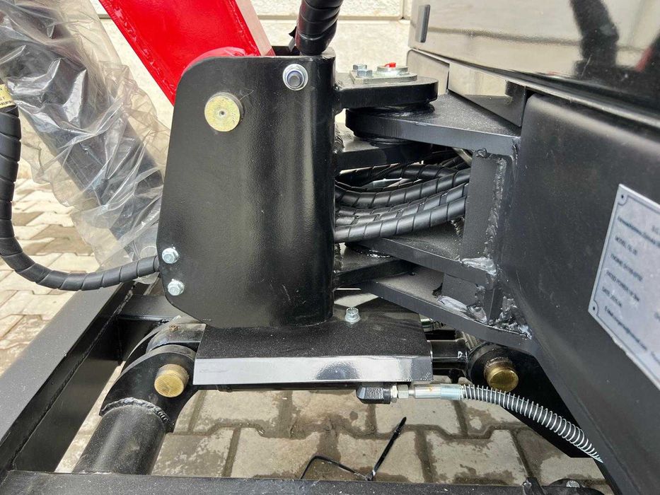 Мини багер Qilu – 2.5 т, двигател Kubota 25 кс + 3 кофи (нов) + видео