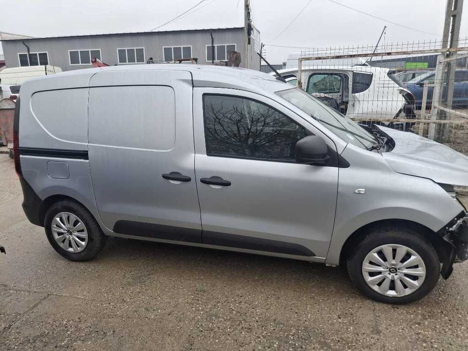 Dezmembrez Renault Express 1.5 Blue dCi an 2023 35.000 km