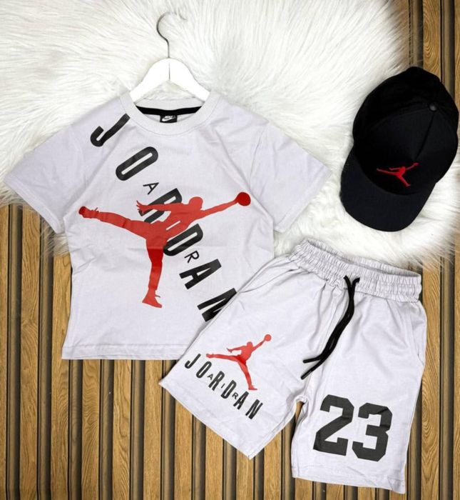 Compleu copii diferite modele