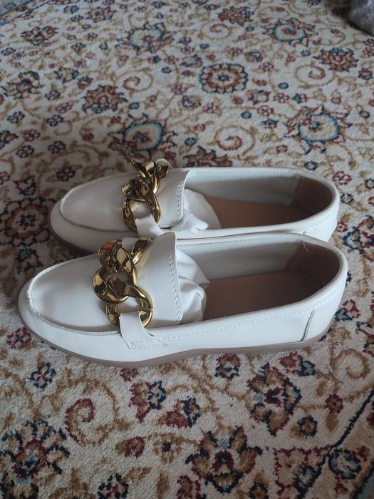 Продам лоферы и туфли