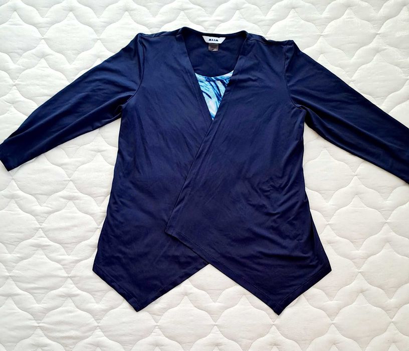 елегантна дамска блуза в синьо