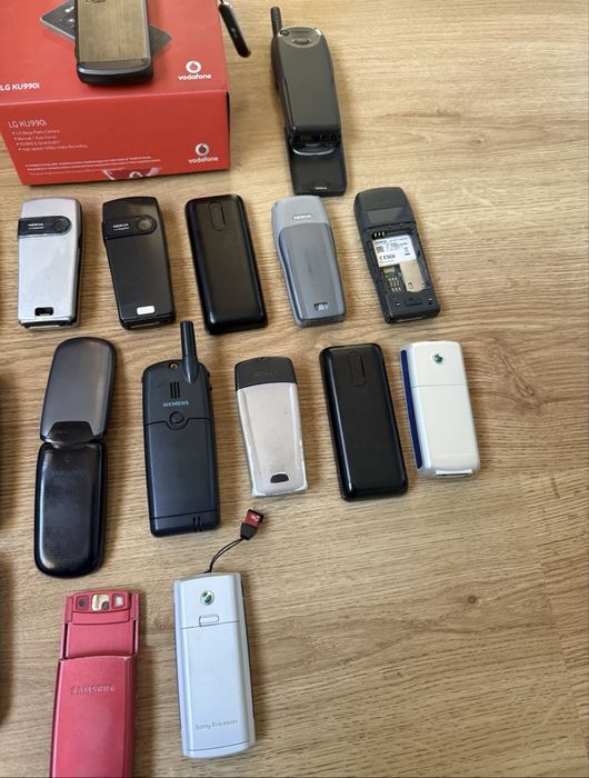 Стари телефони.