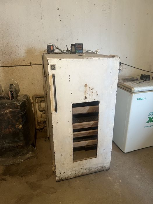 Инкубатор яйцо  1000местный