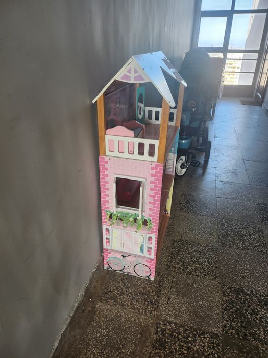 Продавам детска къщичка