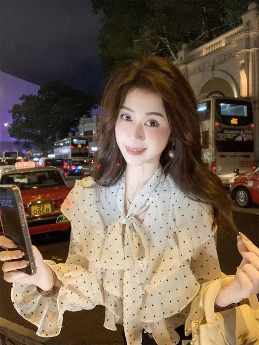 Нежные белые кофточки в горошек