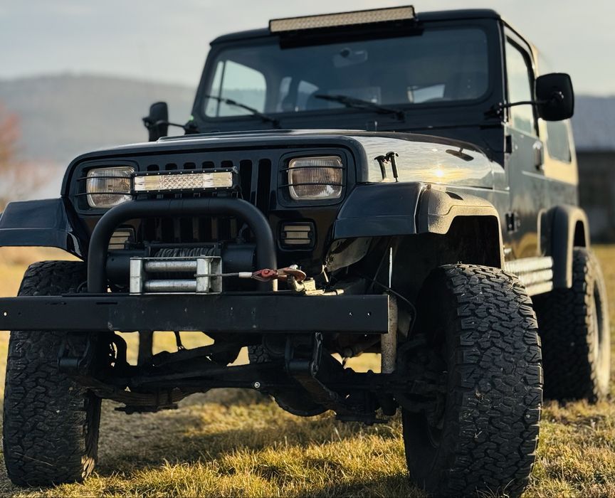 Vând Jeep Wrangler Yj 2.5 l benzina