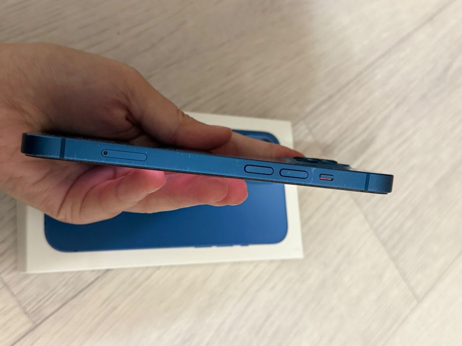Продам Iphone 13