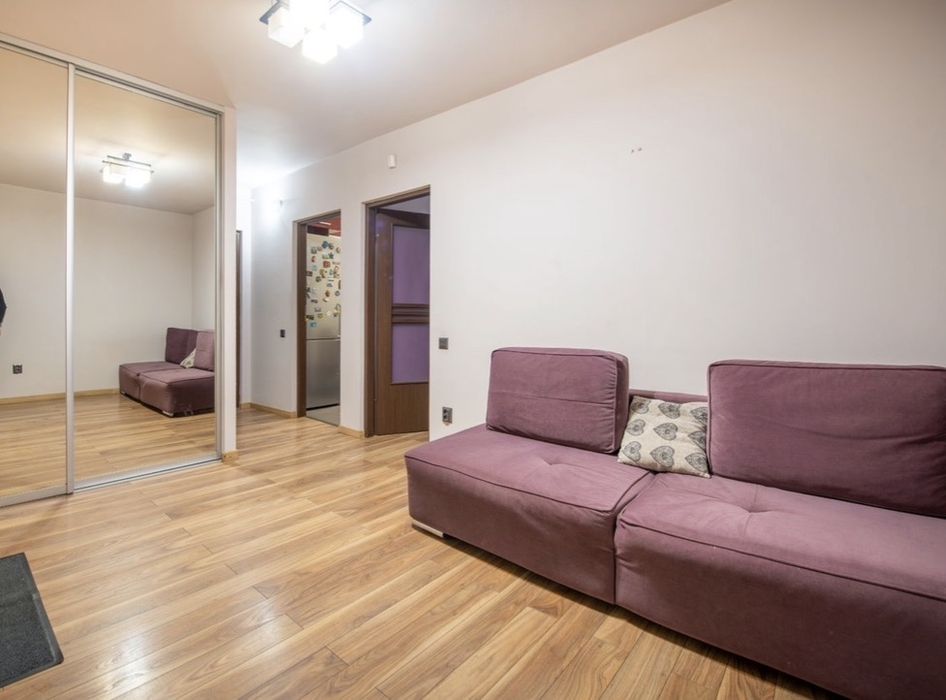 Apartament mobilat 3 camere decomandat intr o zona buna aproape de mijloacele de transport in comun