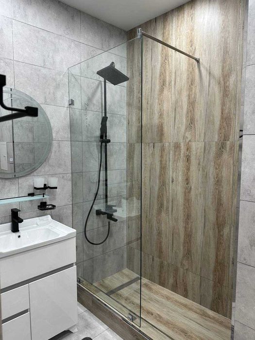 Душевые кабины и перегородки из калённого стекла