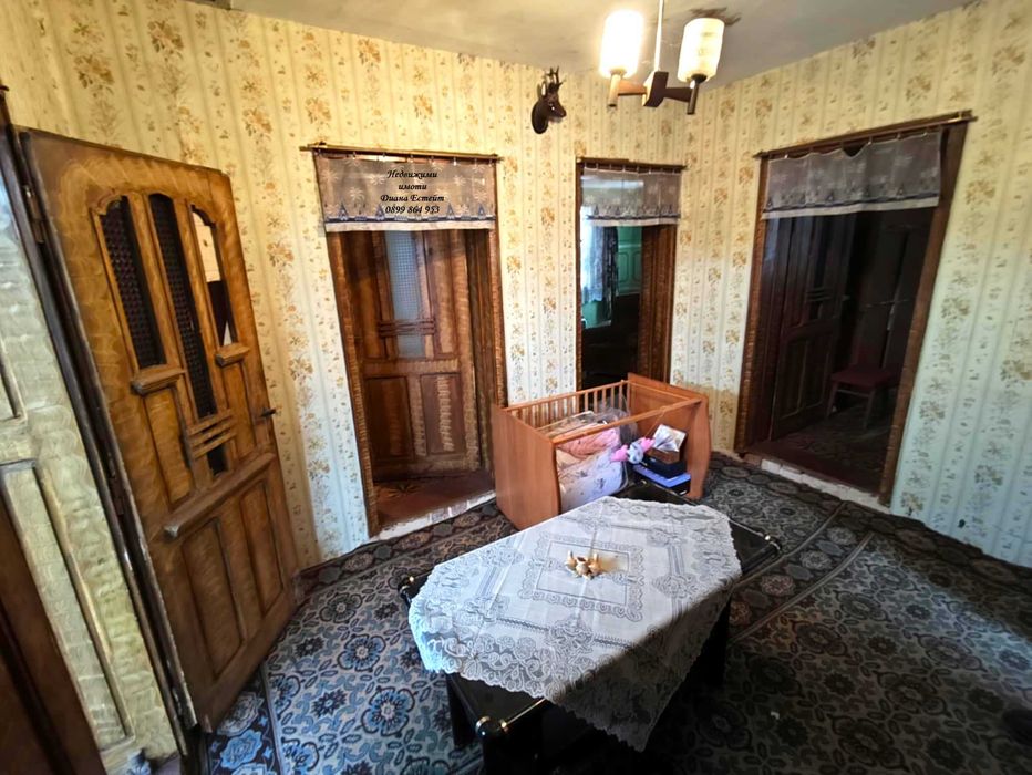 Двуетажна къща в село Винарово