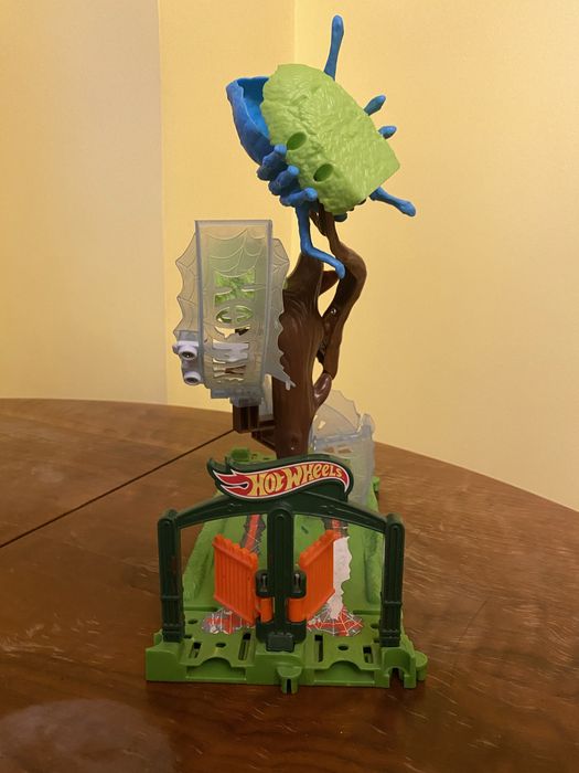 Срочно продам трек Hot Wheels (Хот Вилс)