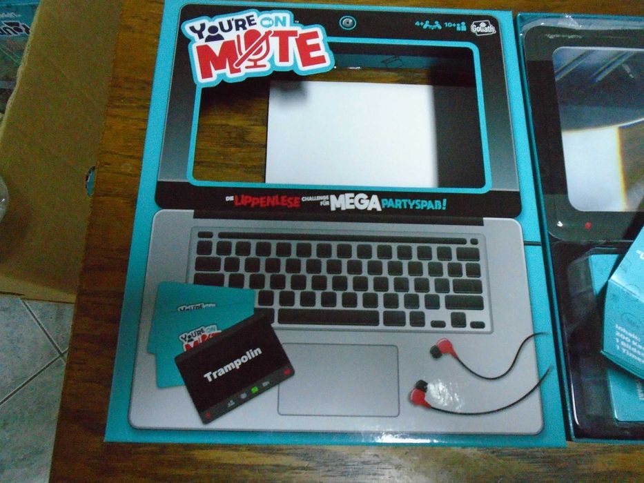 Joc de societate You're on Mute (Goliath)  - Party game / Citit pe buze