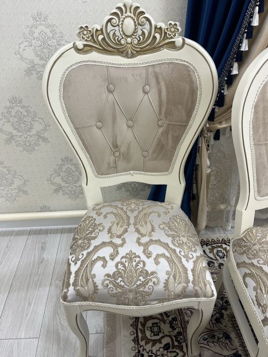 Гостевой стол со стульями