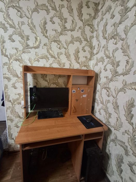 Продам компьютерный стол