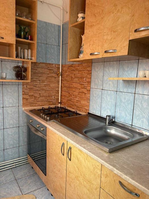 Inchiriez apartament cu 2 camere mobilat