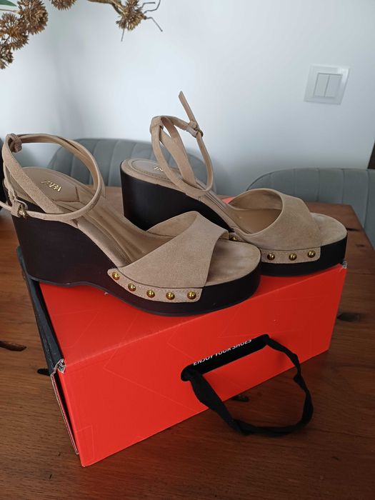 Vând sandale piele Zara