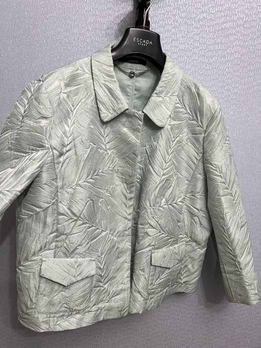 Продам костюм тройку