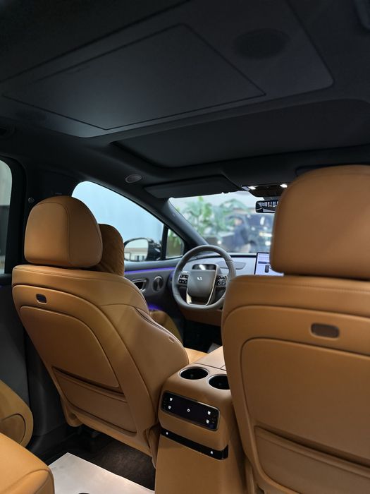 Продаю машину Li I8 Ultra года выпуска 2025 машина