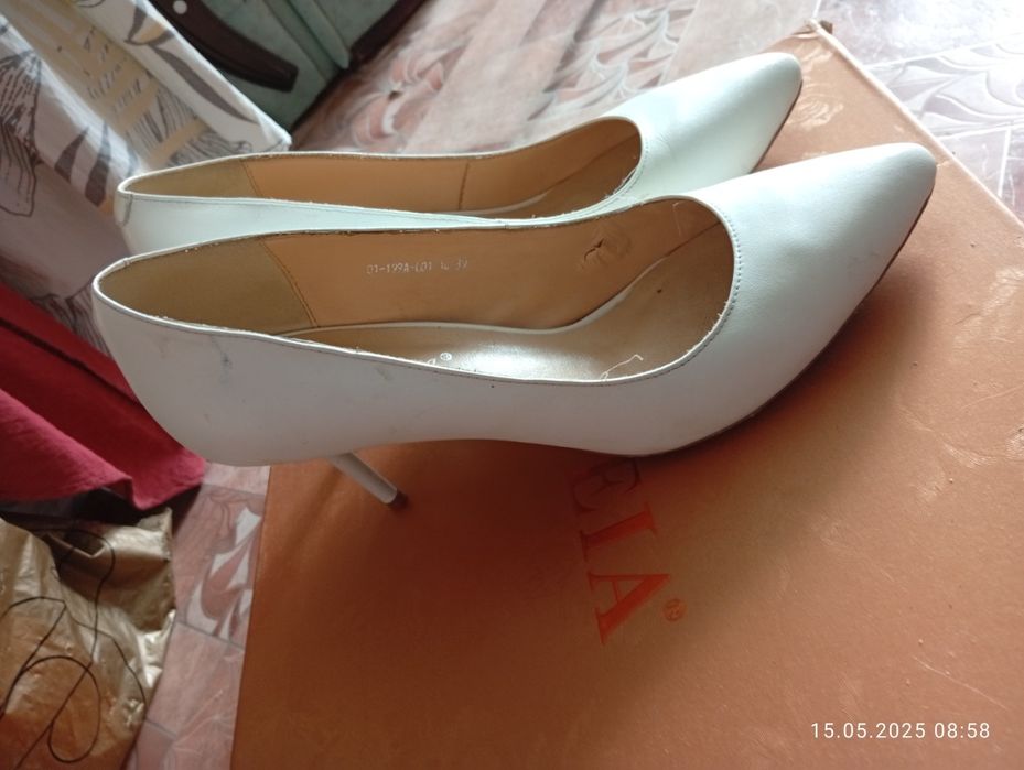 Лаура.₸#34₸₸₸₸₸₸