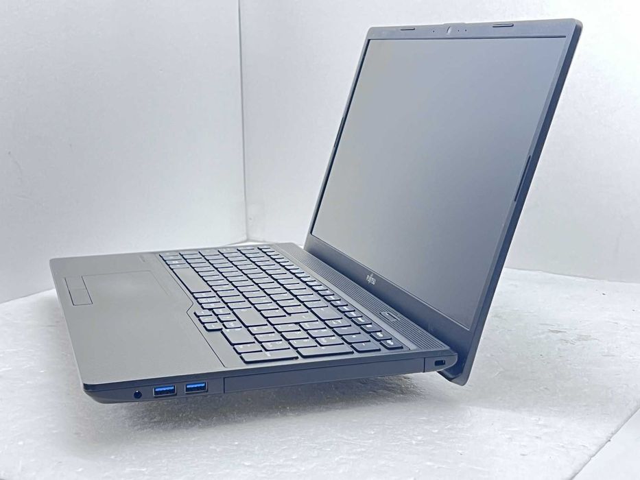Fujitsu LIFEBOOK A3511 15.6" i3-1115G4 8GB 260GB бизнес клас Гаранция