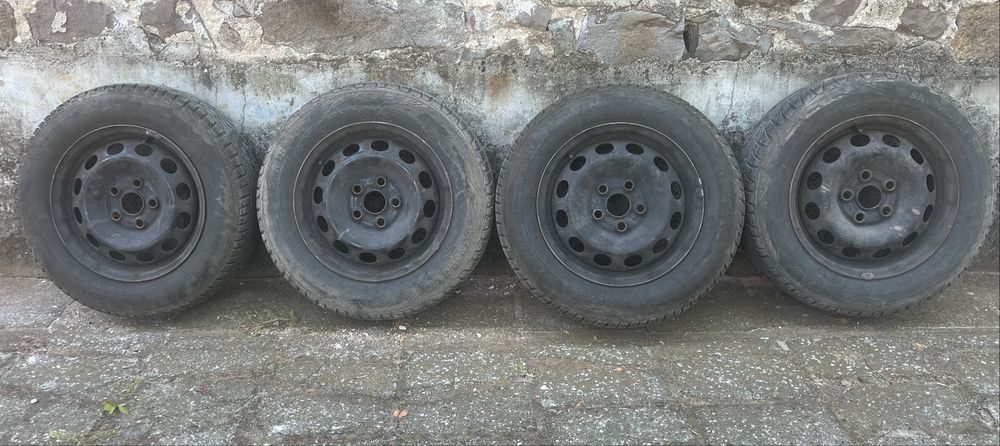 Зимни гуми с джанти 15” + тасове