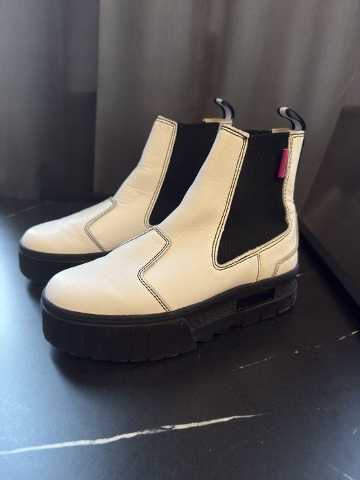 Бели кожени боти тип Chelsea Puma