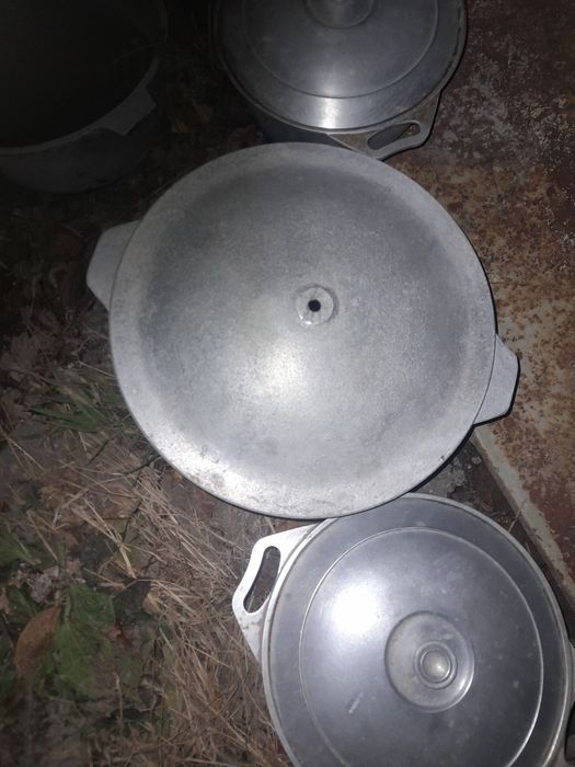 Казаны разные продам.