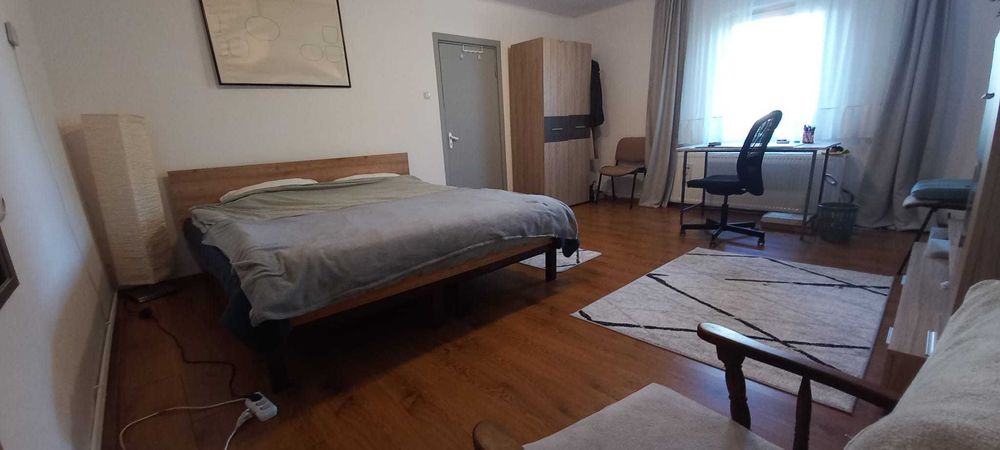 Închiriez garsonieră în zona UMF
