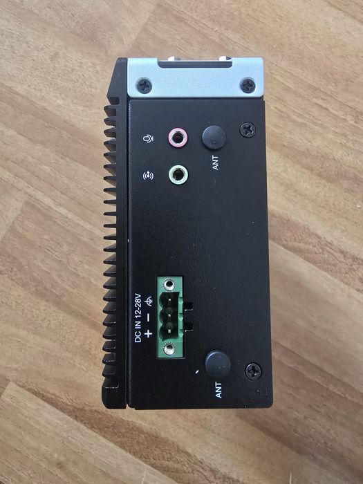 Advantech ARK-1220L.