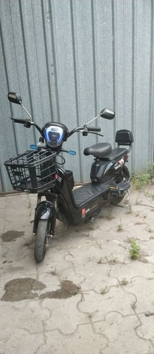 Продаю электроскутер в отл состоянии