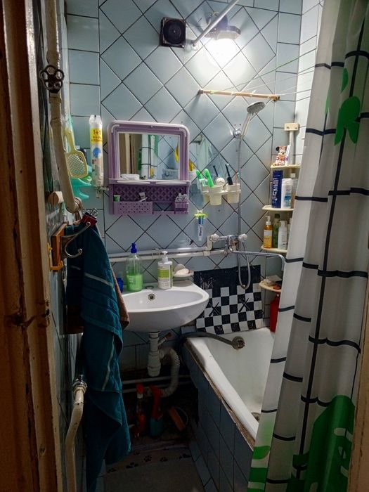 Продам квартиру 4/3/5, кирпич, раздельный санузел, два балкона, своя