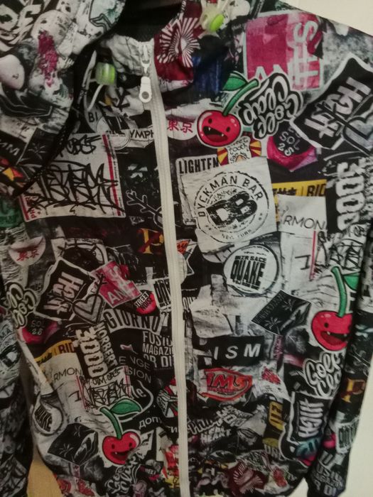 Куртка - ветровка  с капюшоном ( Турция )