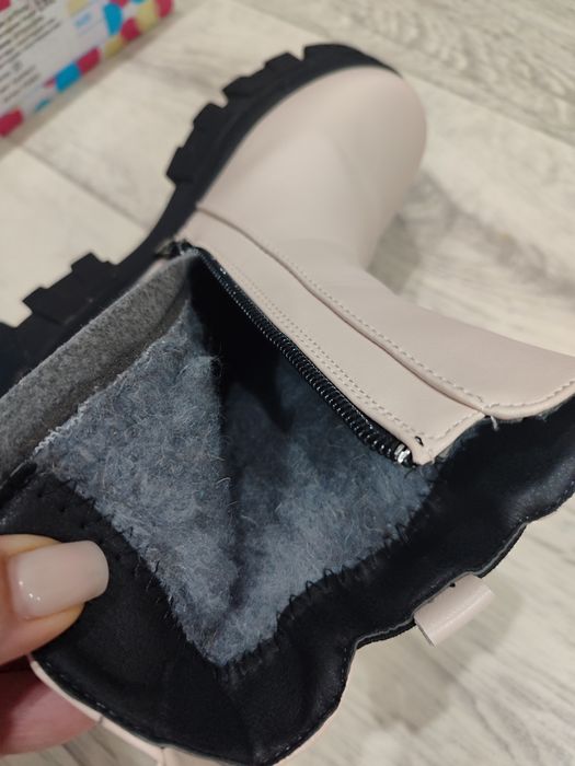 Продам детские сапожки на девочку