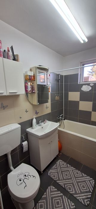 De vânzare apartament cu 2 camere, zona 7 Noiembrie