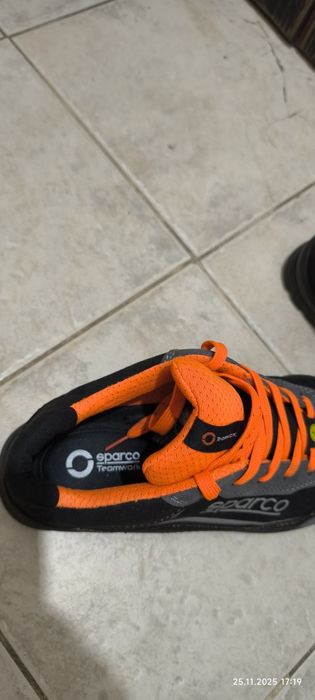 За работа обувка