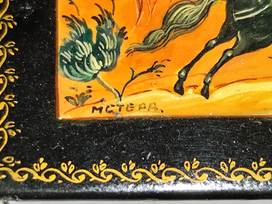 Антикварная шкатулка