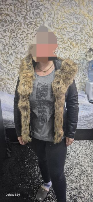 Продавам елегантно кожено яке