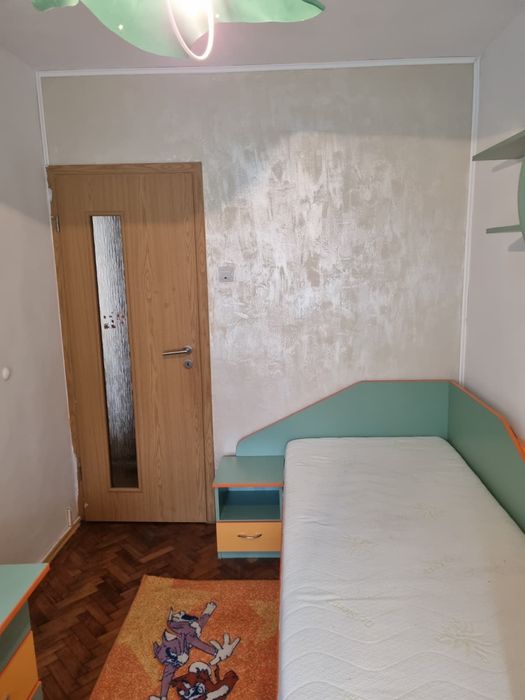 Apartament 3 camere de închiriat