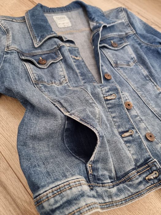 Geacă scurtă denim Bershka