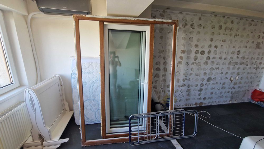 Vand 2 usi termopan cu tot cu toc ! Urgent