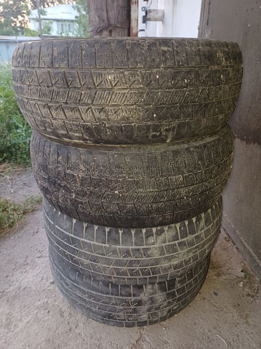 Продам комплект шин.