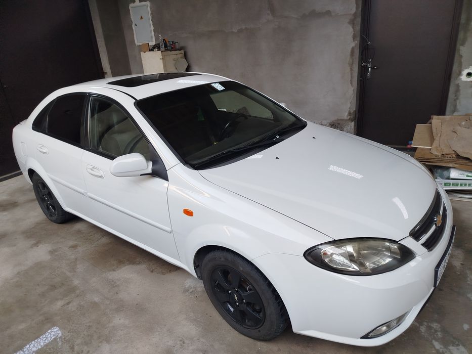 Lasetti 1.8 Avtomat sotiladi