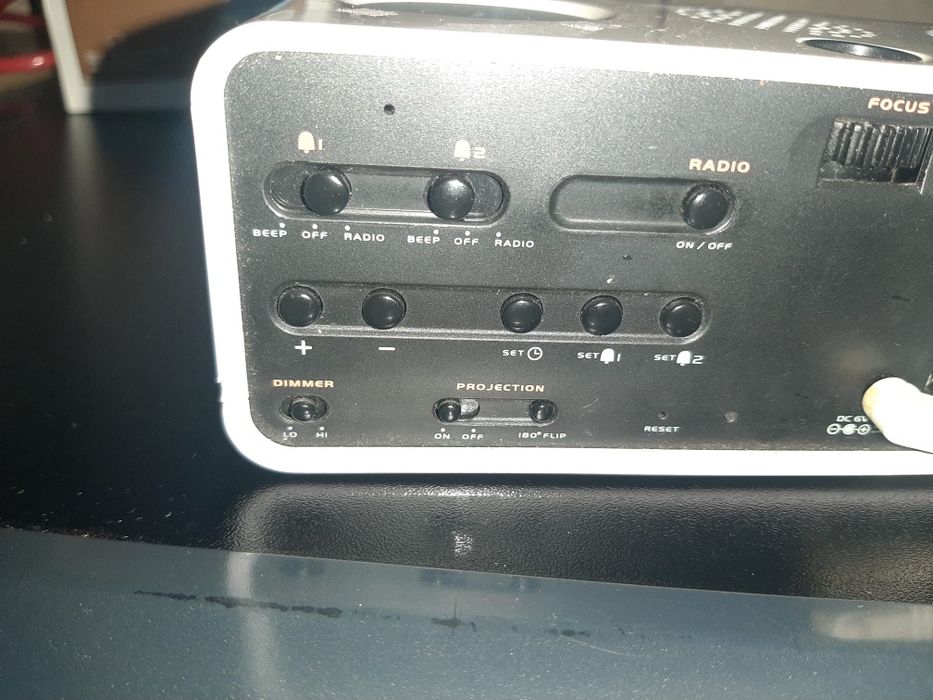 Vănd radio cu ceas și alarma